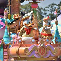 東京ディズニーリゾート30周年パレードがスタート/「ハピネス・イズ・ヒア」パレード公開