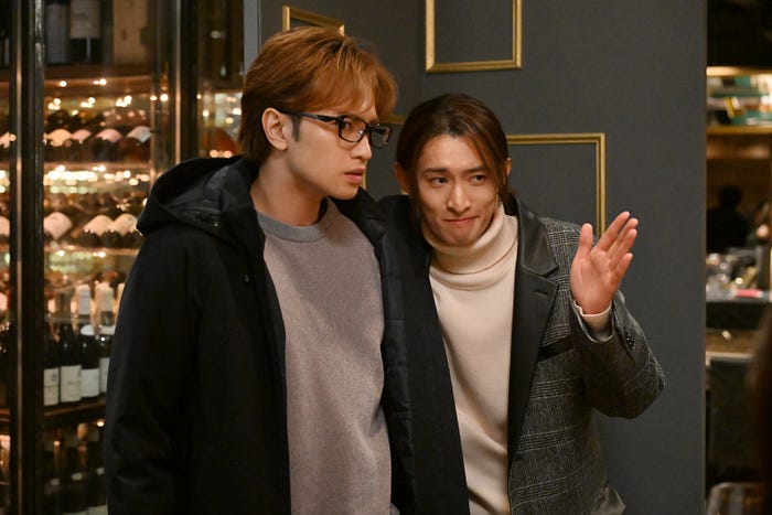 中島健人、向井康二「リビングの松永さん」第4話より(C)カンテレ