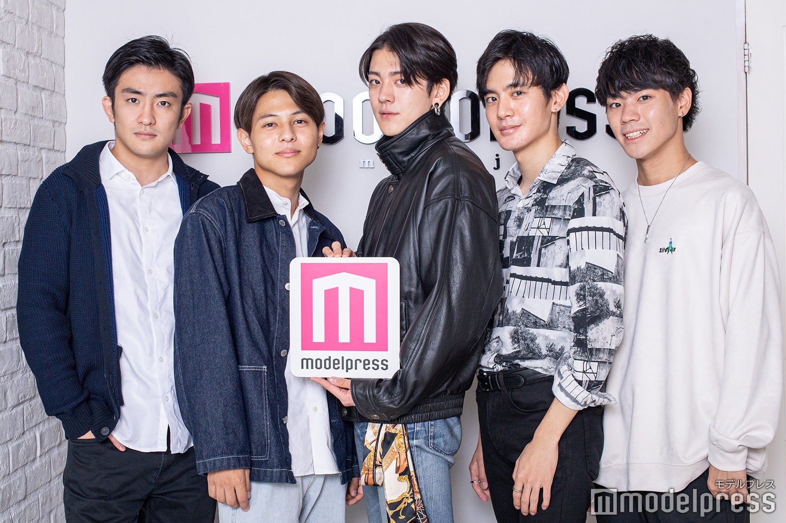 「ミスター東大コンテスト2022」ファイナリスト（左から）郷地麗央さん、岩佐俊希さん、松下幸大朗さん、黒田朋也さん、青山将さん（C）モデルプレス