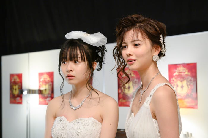 莉子、愛花/「ブラックシンデレラ」第1話より(C)AbemaTV,Inc.