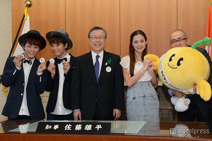 福島県知事を表敬訪問する土屋アンナ(C)モデルプレス