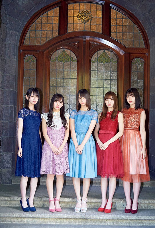 (左から)金村美玖、齊藤京子、小坂菜緒、加藤史帆、佐々木美玲(C)岡本武志/ヤングマガジン
