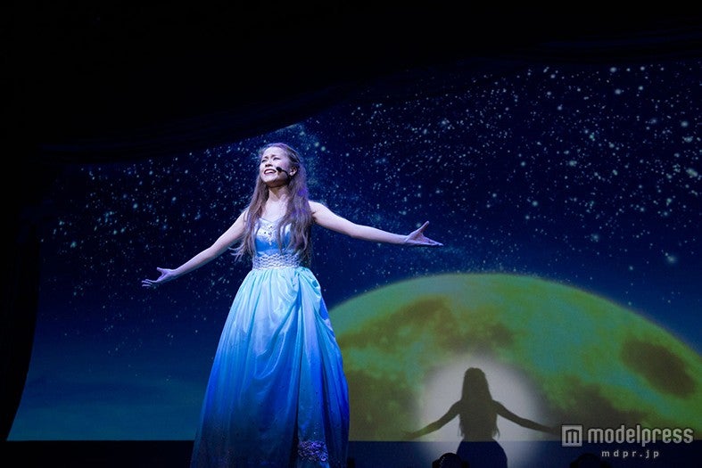 劇中写真「ベル」役／画像提供：所属事務所