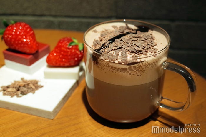 カカオ ムース ラテ(C)モデルプレス