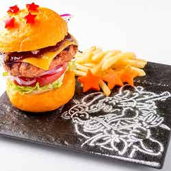 「ドラゴンボールカフェ&ダイナー」東京・表参道に限定OPRN 東京限定の新メニューも(C)バードスタジオ/集英社・フジテレビ・東映アニメーション