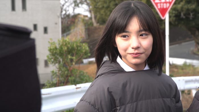 當真あみ/新TVCM『カルピスウォーター』「甘ずっぱい日常」編メイキングより(提供写真)