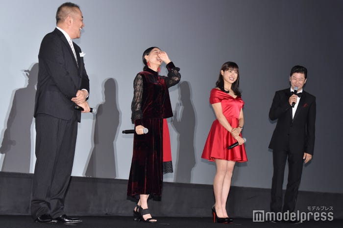 佐藤祐市監督、芳根京子、土屋太鳳、浅野忠信 (C)モデルプレス