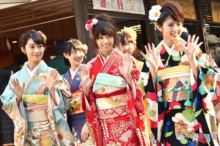 乃木坂46・2015年新成人(左から:桜井玲香、西野七瀬、若月佑美)