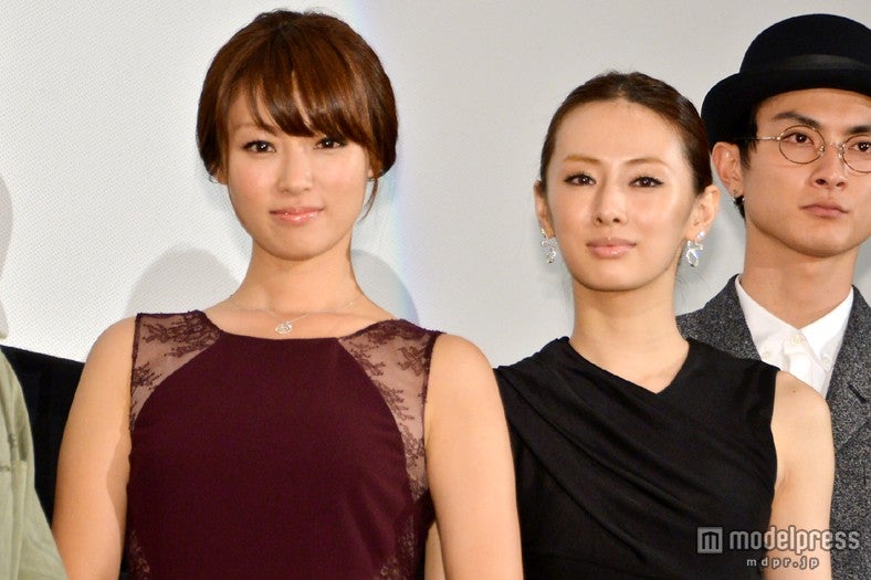 北川景子（右）と深田恭子（左）