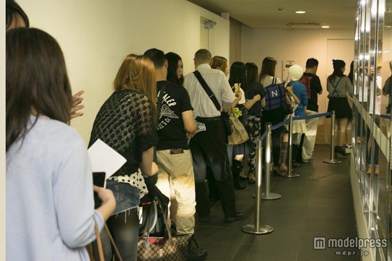 イベントには約400人ものファンが集まった。