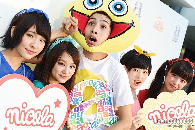 けみお＆アミーガチュ（左より）清水せれな、永井美夕、けみお、寺門いずみ、佐藤優津季