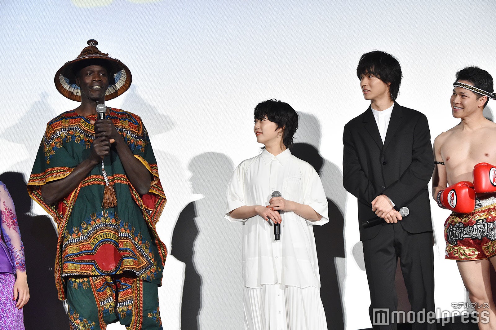 （左から2番目）高畑充希、（左から3番目）山崎賢人（C）モデルプレス