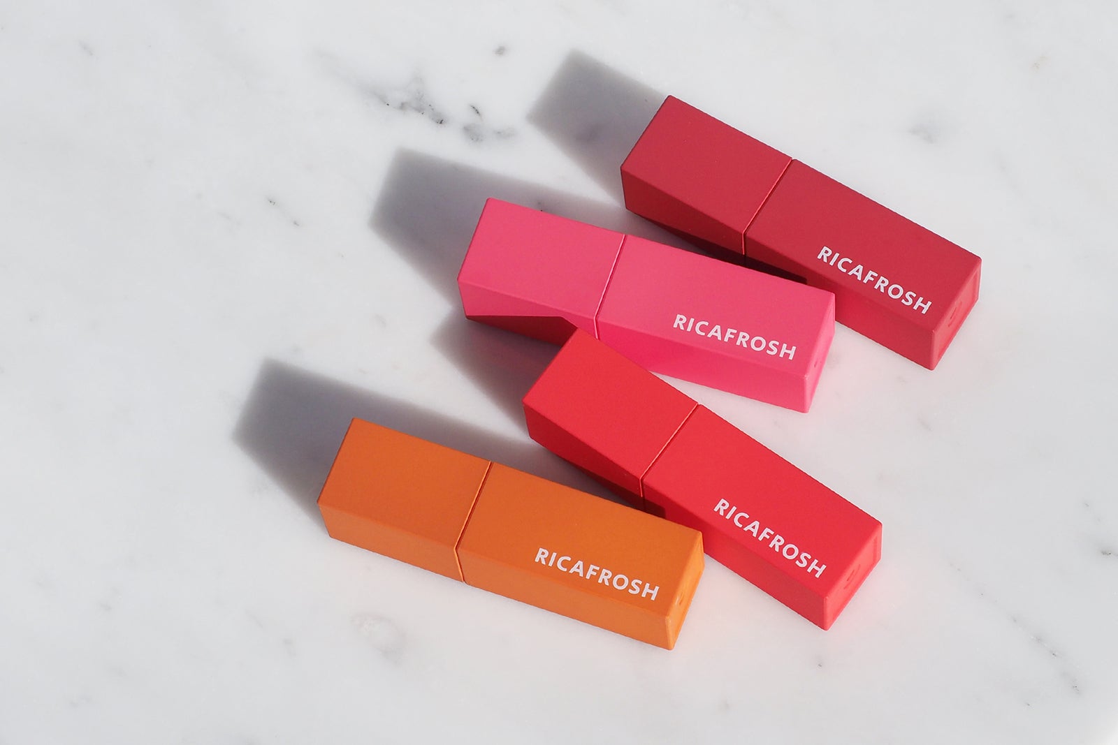 リカフロッシュ ジューシーリブティント／画像提供：株式会社Direct Tech