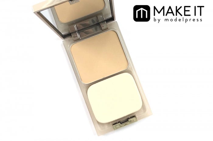 エクセル/フェザライズオン パウダー/SPF35・PA+++/FO02/各2,300円(セット価格・税抜) (C)メイクイット