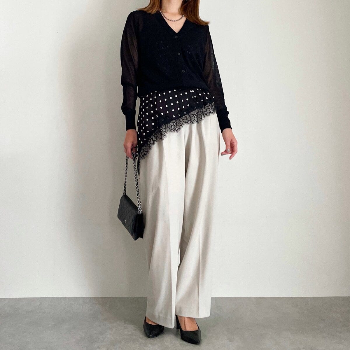 ユニクロタックワイドパンツ　レースキャミトレンドコーデ