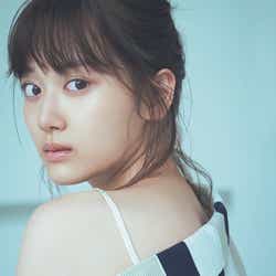 モデルプレス - 乃木坂46山下美月、活動休止前の心境告白 美肌際立つはかなげグラビアに反響