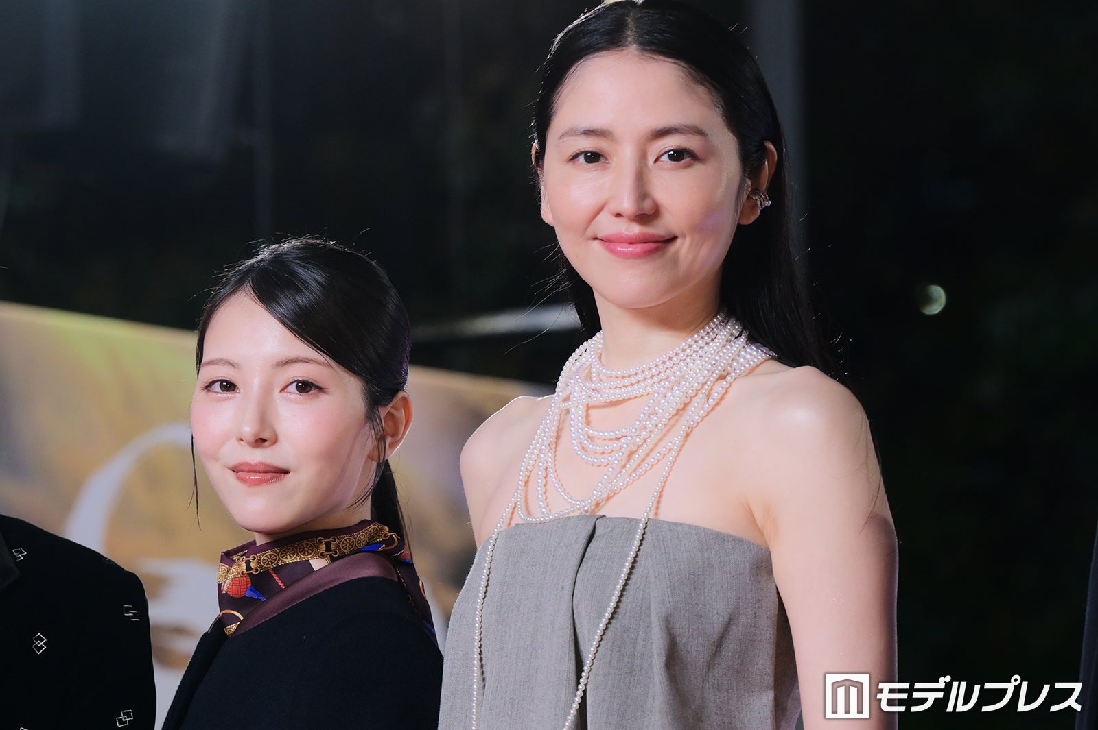 浜辺美波＆長澤まさみ、華やかドレス姿でレカペ降臨 “事務所の先輩”長澤との共演に浜辺が緊張「めちゃくちゃ噛みました」【ゴジラ-0.0】