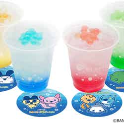 ランダムコースター付き たまごっちソーダ各750円(提供画像)