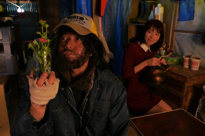 藤原竜也、飯豊まりえ(C)フジテレビ