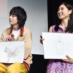 モデルプレス - 菅田将暉&土屋太鳳、“怪物”たちと本気対決 さすがの身体能力も発揮<となりの怪物くん>