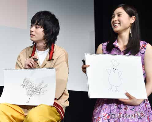 菅田将暉&土屋太鳳、“怪物”たちと本気対決 さすがの身体能力も発揮<となりの怪物くん>
