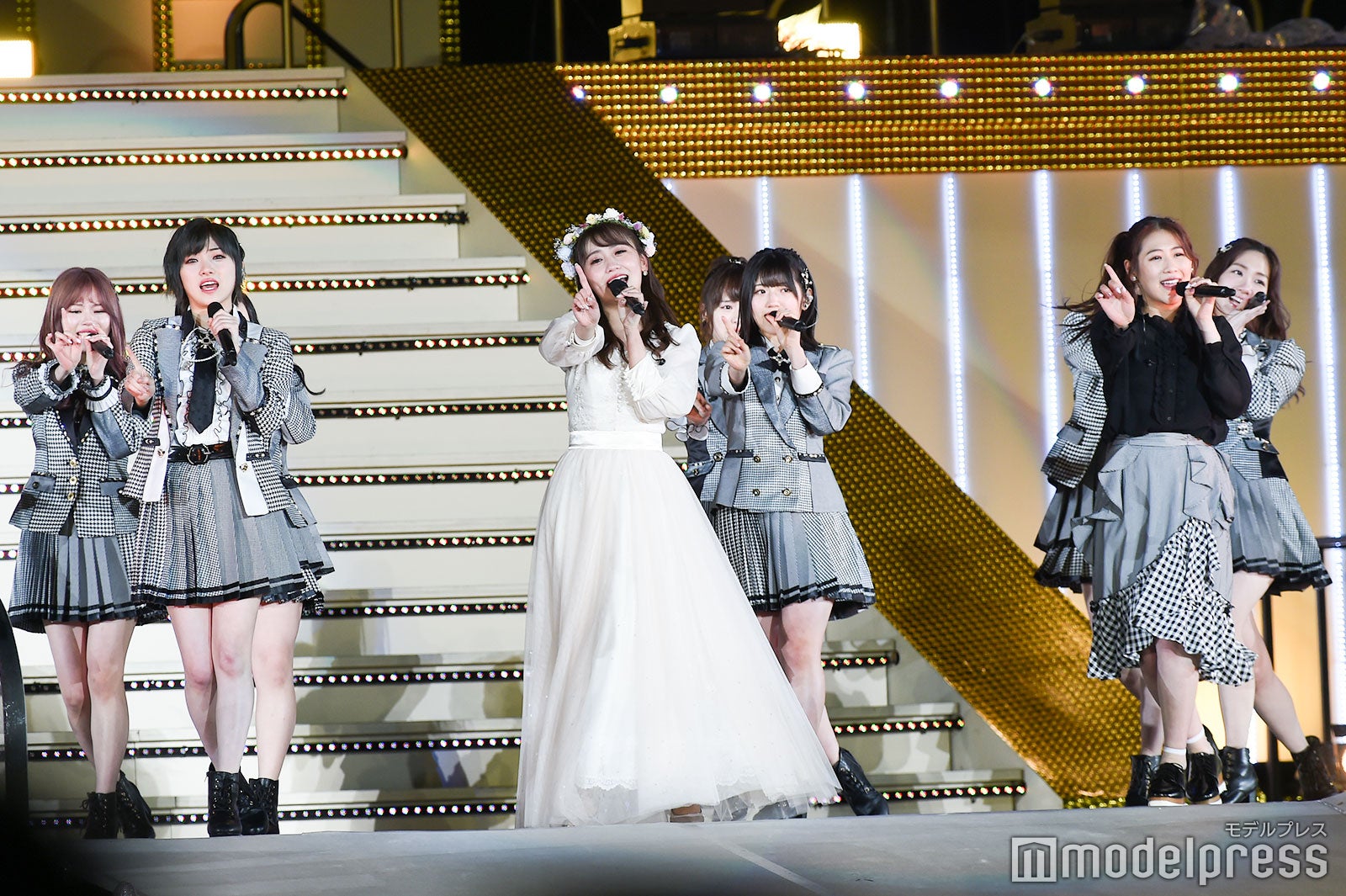 AKB48小嶋真子、卒業セレモニーで涙のスピーチ「そういうのはAKB48 