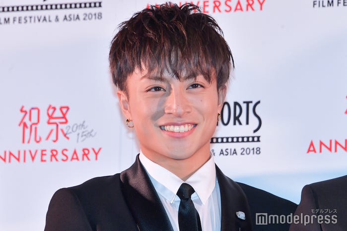 Exile白濱亜嵐 金髪 横分け アップバング 変幻自在な 短髪 スタイル 髪型遍歴まとめ モデルプレス Exile白濱亜嵐 金髪 横分け アップバング 変幻自在な 短髪 スタイル 髪型遍歴まとめ モデルプレス