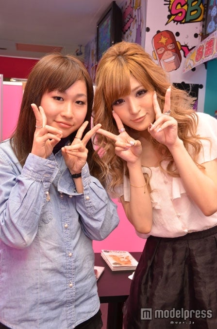 ファンと記念撮影するゆんころ