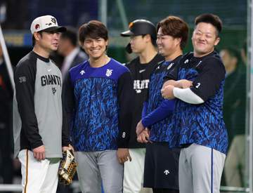 何を言われた？牧秀悟が先輩の前で何とも言えない表情w巨人戦前にあいさつ 4人全員が中大出身 それぞれの人柄にじむ