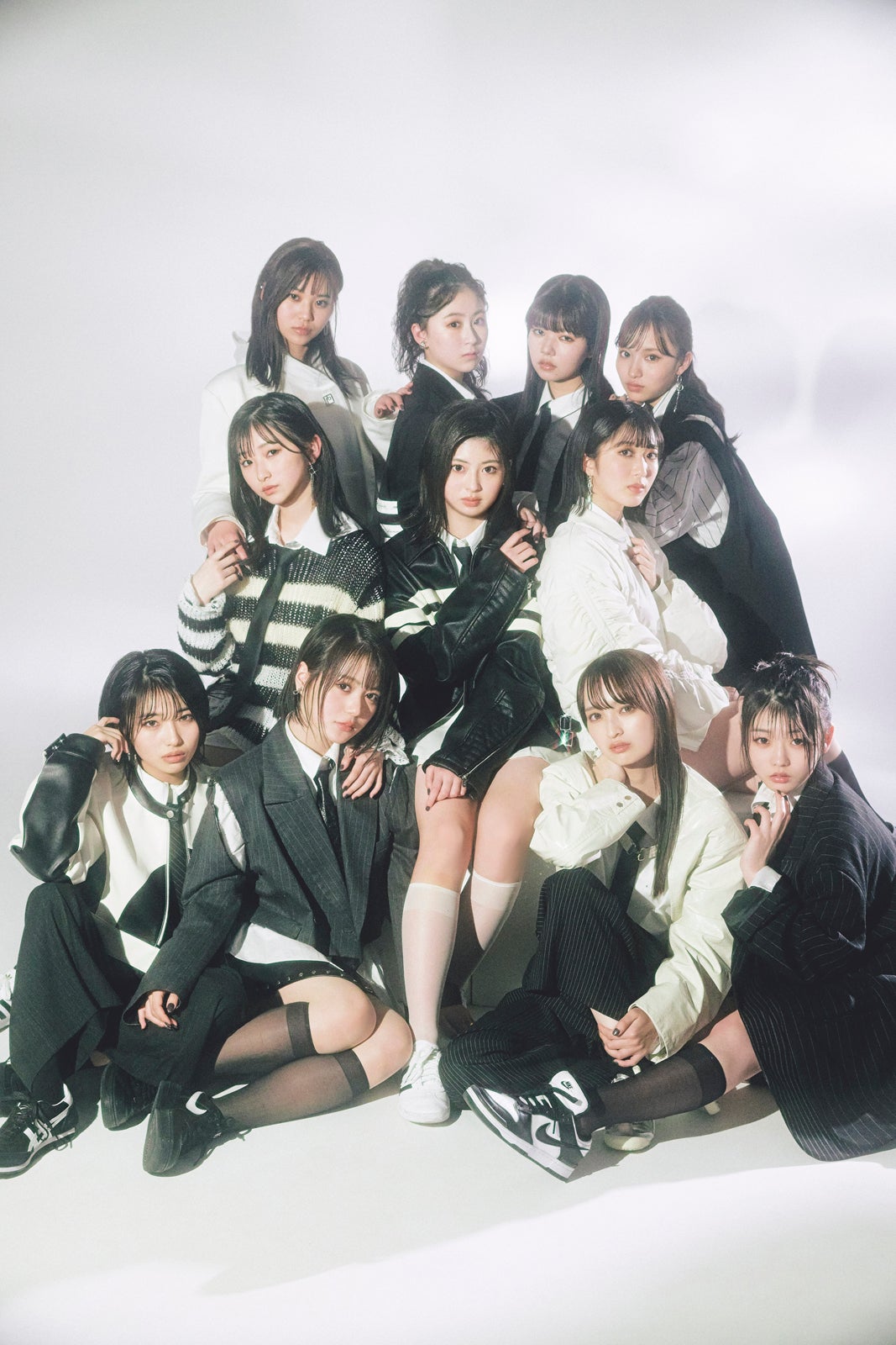 WHITE SCORPION（提供写真）