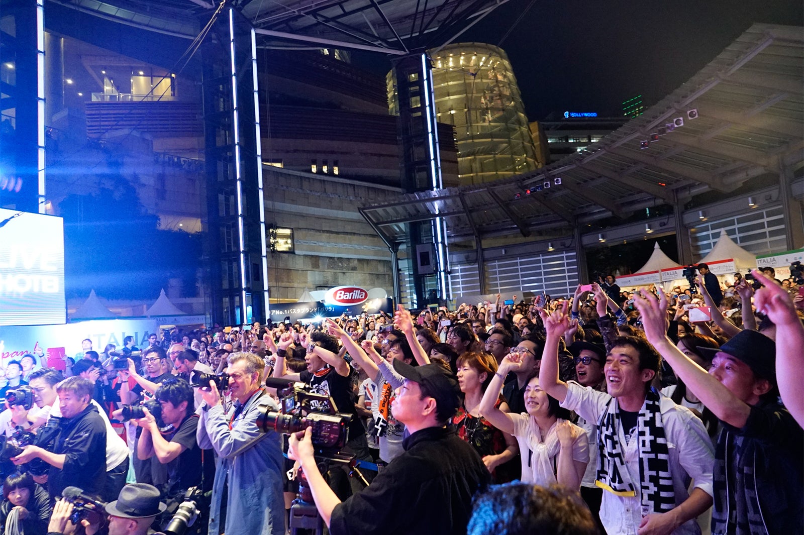 ライブコンサート／Hotter Than July Inc.