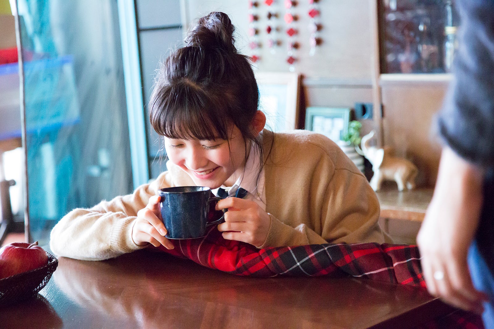 久間田琳加／新CMメイキングカット（提供画像）