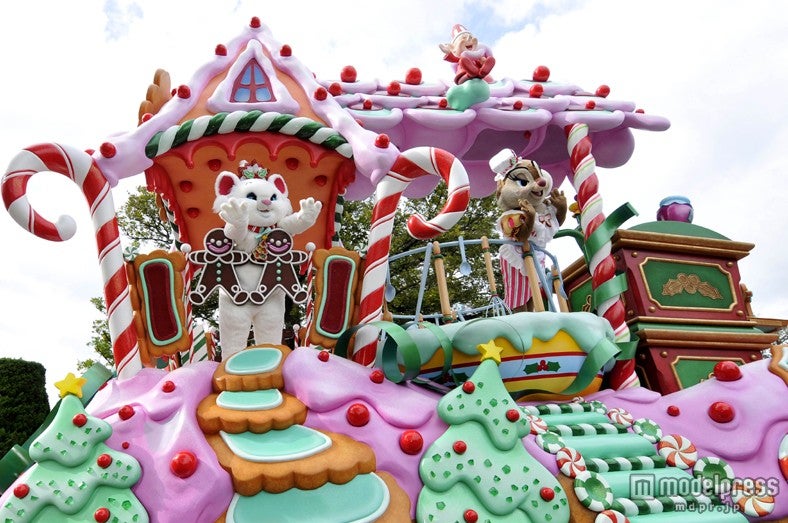 東京ディズニーランド「ディズニー・サンタヴィレッジ・パレード」（C）Disney