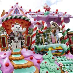 東京ディズニーランド「ディズニー・サンタヴィレッジ・パレード」（C）Disney