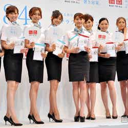 原幹恵(中央)、モデルガールズ(左から)中村さくら、藤本恵理子、苫米地玲奈、尾花貴絵、春輝、蓑島宏美、滝元吏紗、河合ひかる