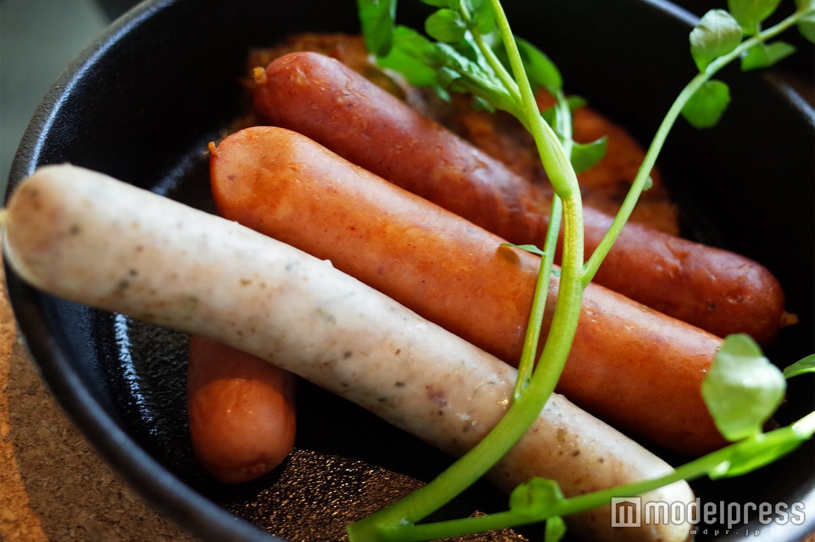ソーセージ盛り合わせ￥1,300（C）モデルプレス