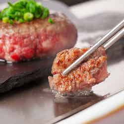 極味やハンバーグSサイズ(120g)1,199円~/提供画像