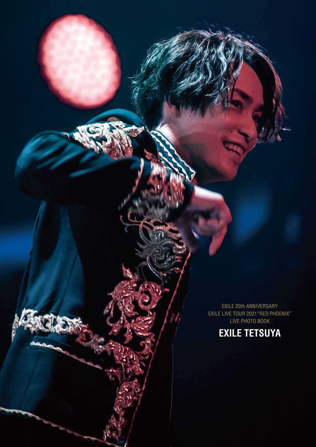 TETSUYA「EXILE 20th ANNIVERSARY EXILE LIVE TOUR 2021“RED PHOENIX”LIVE PHOTO BOOK」表紙（提供写真）