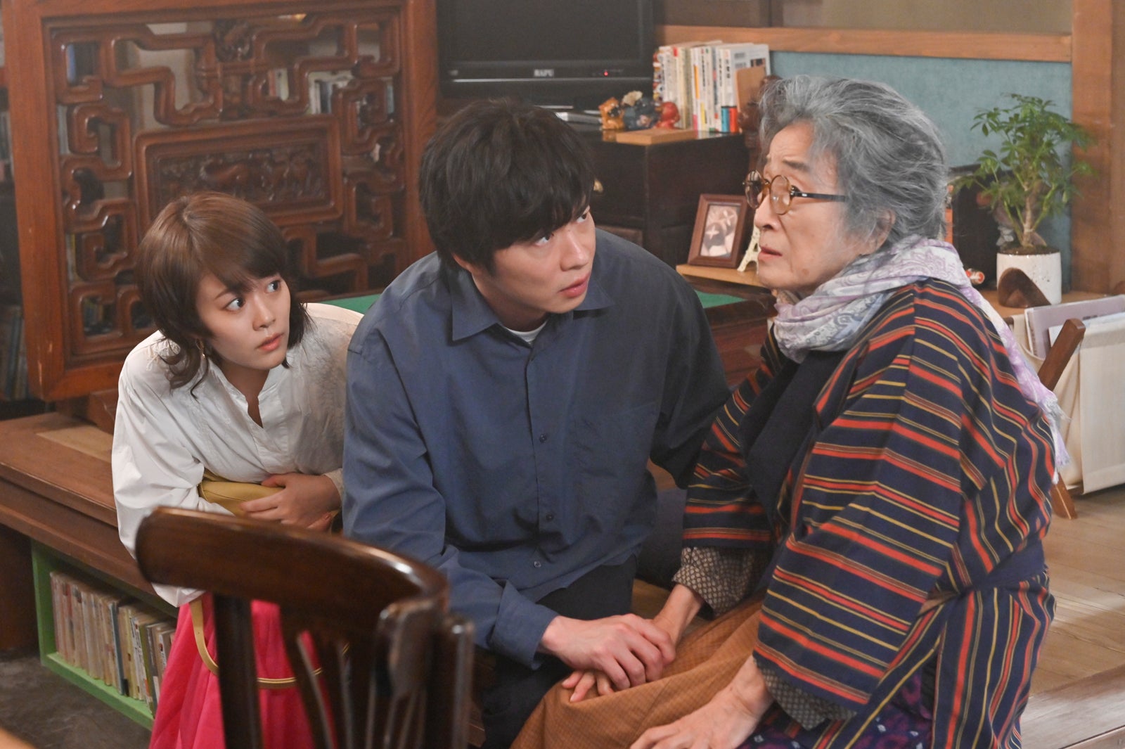 高畑充希、田中圭、木野花「unknown」最終話より（C）テレビ朝日