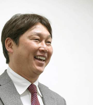 広島・新井監督 来季「ファンの方にたくさん笑ってほしいし自分も笑いたい」 ゾンビたばこ騒動もあって抑えた感情「全て解放したい」 オーナー報告