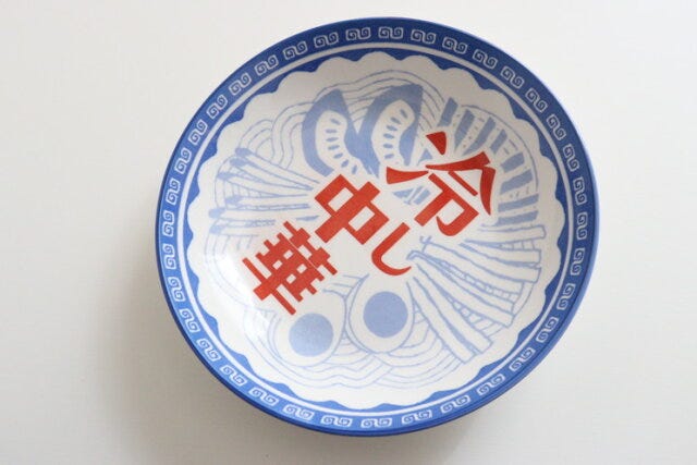ダイソーのインパクト大な冷やし中華皿
