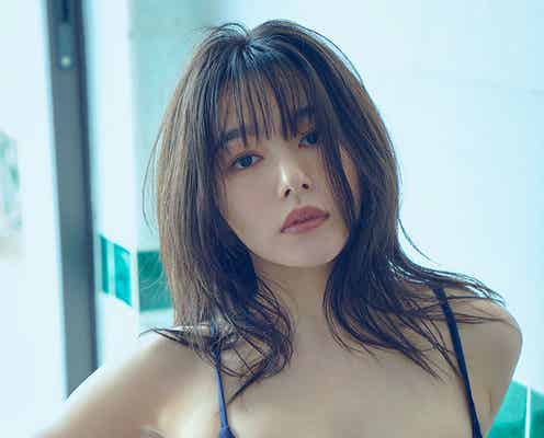 桜井日奈子、“人生初水着撮影”ふっくら美バスト&桃尻の抜群ボディ 芸能活動10周年記念写真集で解禁