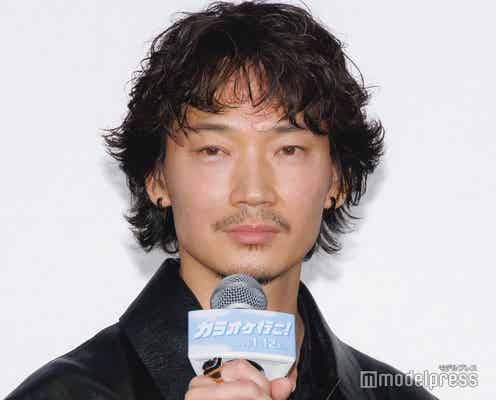 綾野剛、全編“気持ち悪い裏声”でX JAPAN「紅」歌唱「記憶に残る出会い」も語る<カラオケ行こ!>