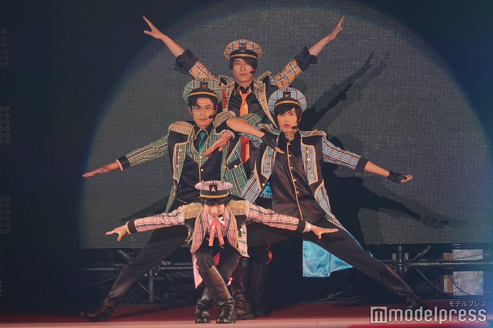 志尊淳らイケメンアイドル「ドルメンX」生歌初披露 玉城ティナ・徳井義実・桐山漣も応援＜GirlsAward 2018 S／S ＞