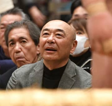 3日目も国技館に大物芸能人 SNSざわつく「2丁拳銃の野々村さんに怒られてる人」「もしかして由美かおるさんいらっしゃる…？？」