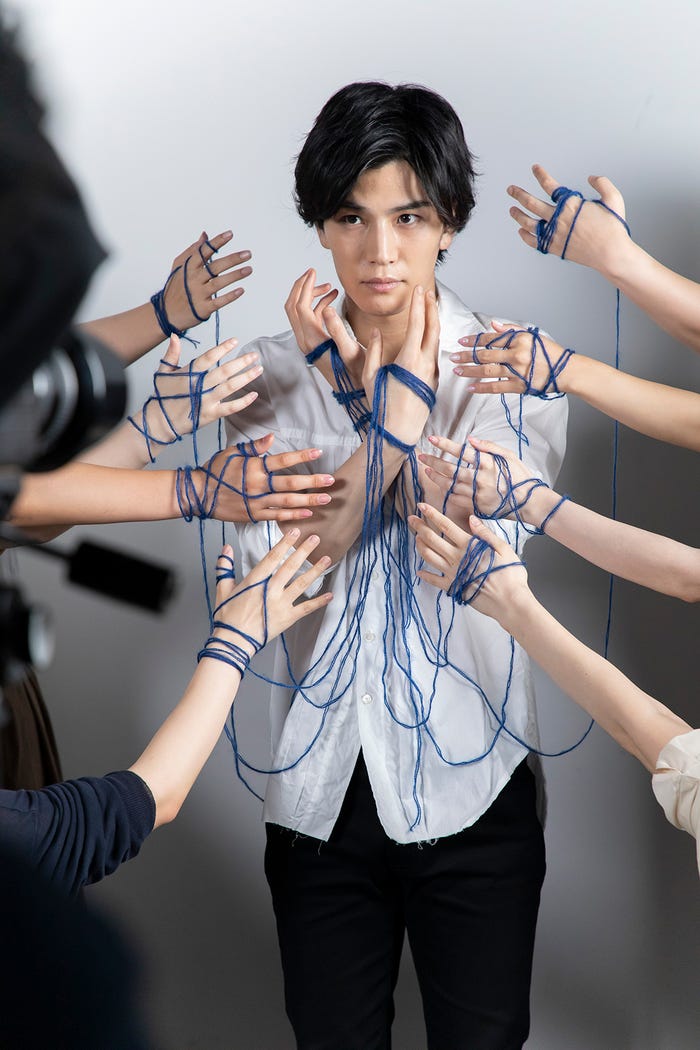 岩田剛典3rd 写真集『Spin』撮影:永瀬正敏/講談社(写真提供:講談社)