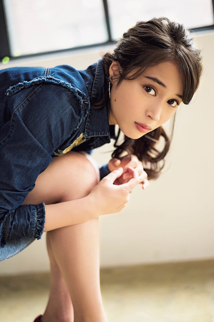 広瀬アリス/「週刊少年マガジン」(講談社)第47号より(画像提供:講談社)