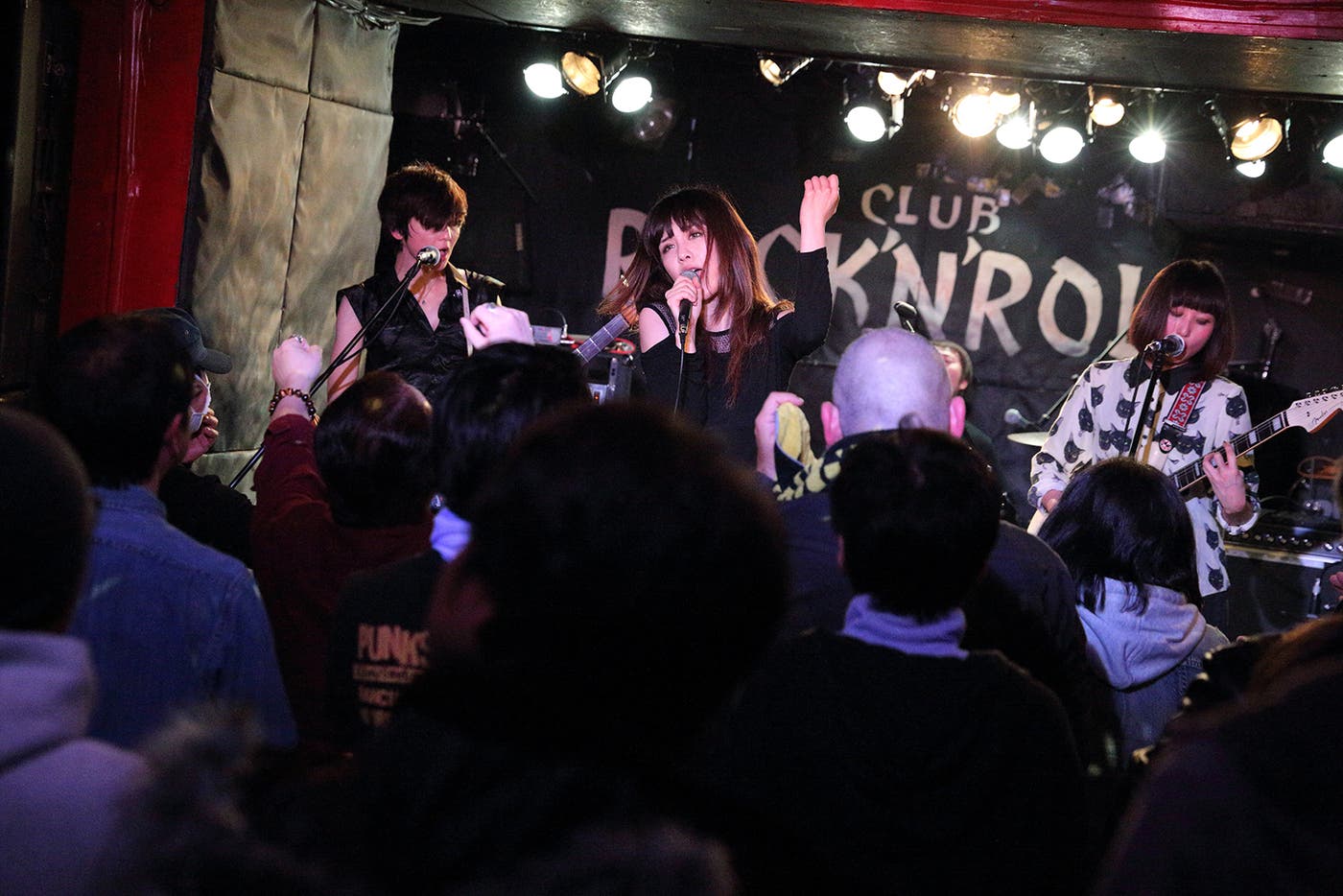 PIGGY BANKSライブの様子(画像提供:所属事務所)