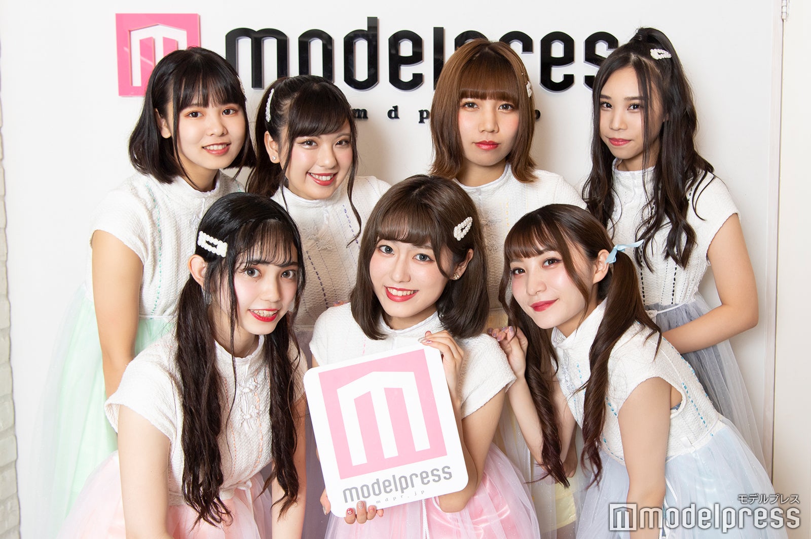 LARY／（前列左から）山内梨瑚、七瀬彩夏、神藤愛奈（後列左から）朝比奈茉優、橘一花、乃木麗奈、加納愛生（C）モデルプレス