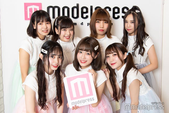 LARY/(前列左から)山内梨瑚、七瀬彩夏、神藤愛奈(後列左から)朝比奈茉優、橘一花、乃木麗奈、加納愛生(C)モデルプレス